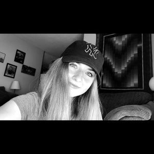 Meet your Posher, Devin